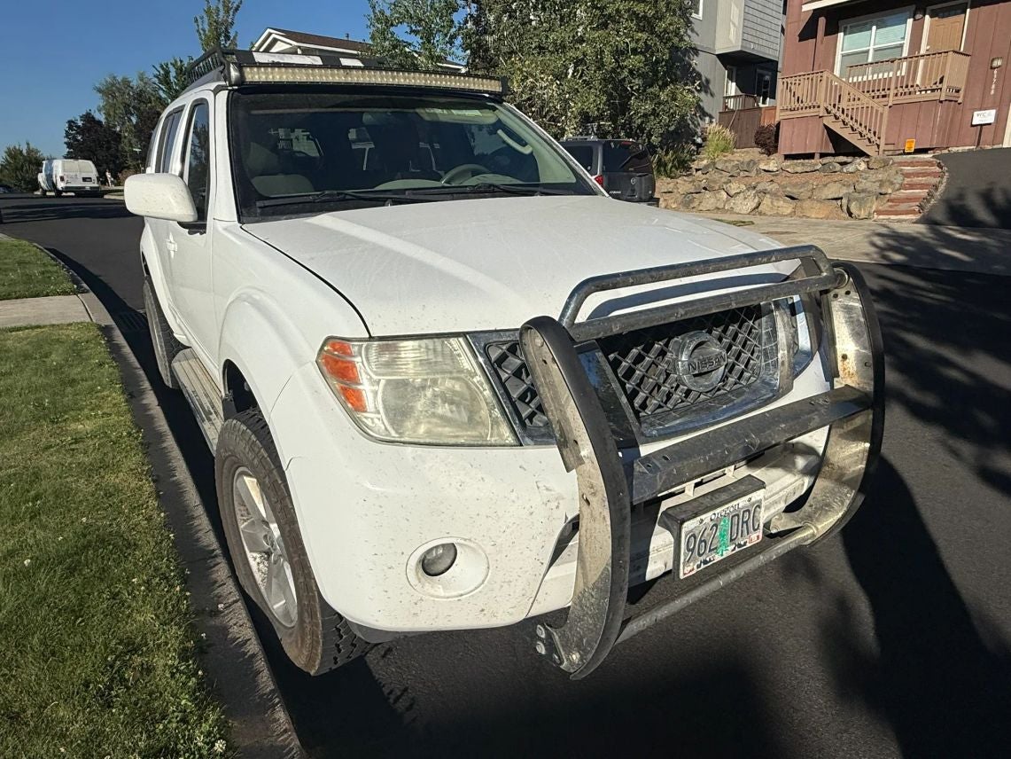 2010 Nissan Pathfinder SE Sport Utility 4D