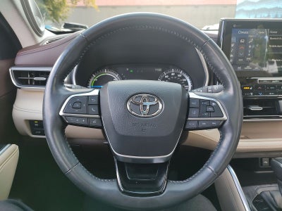 2021 Toyota Highlander Hybrid Platinum