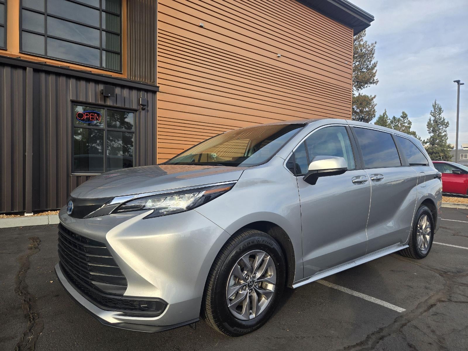 2023 Toyota Sienna LE 8-Passenger