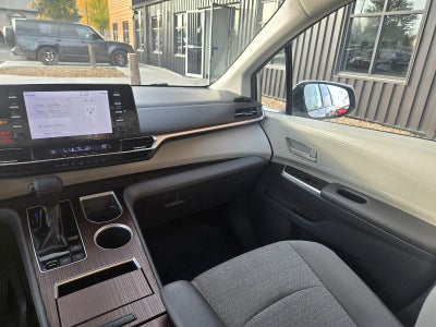 2023 Toyota Sienna LE 8-Passenger