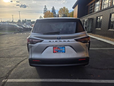 2023 Toyota Sienna LE 8-Passenger