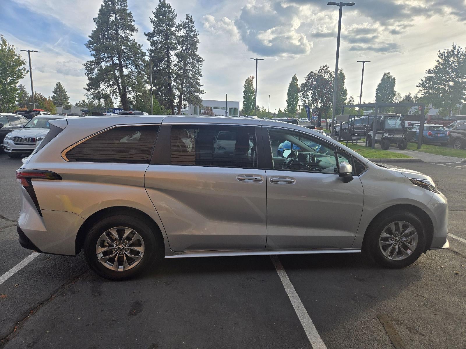2023 Toyota Sienna LE 8-Passenger
