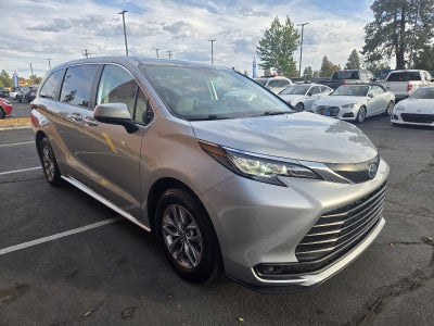 2023 Toyota Sienna LE 8-Passenger