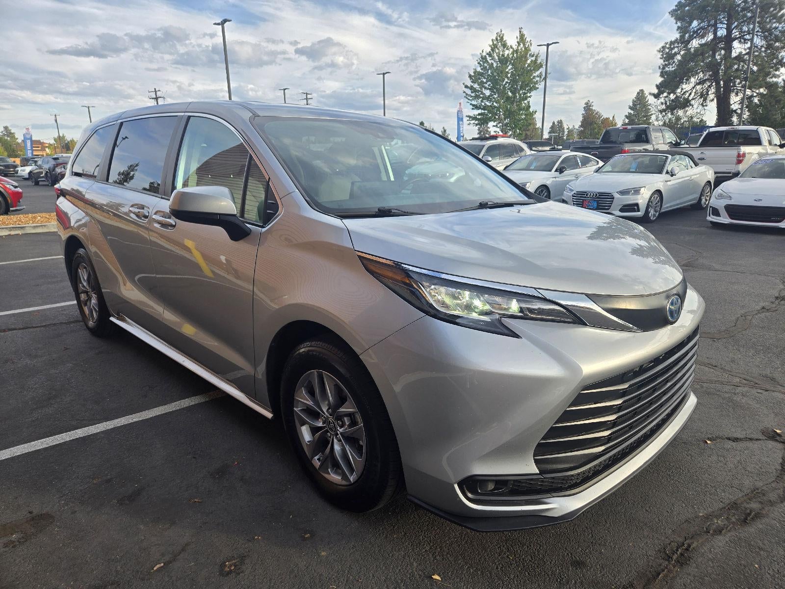2023 Toyota Sienna LE 8-Passenger