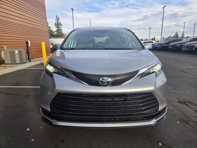 2023 Toyota Sienna LE 8-Passenger