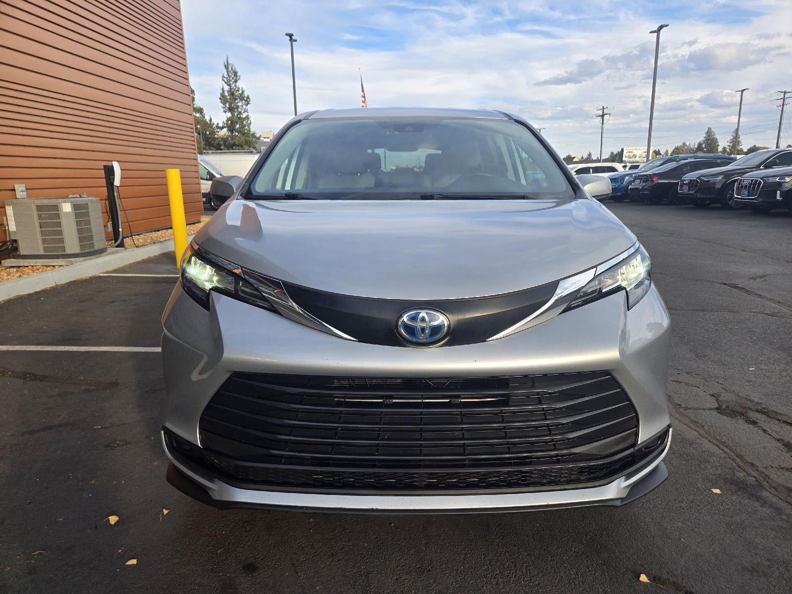 2023 Toyota Sienna LE 8-Passenger