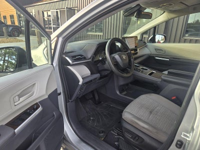 2023 Toyota Sienna LE 8-Passenger