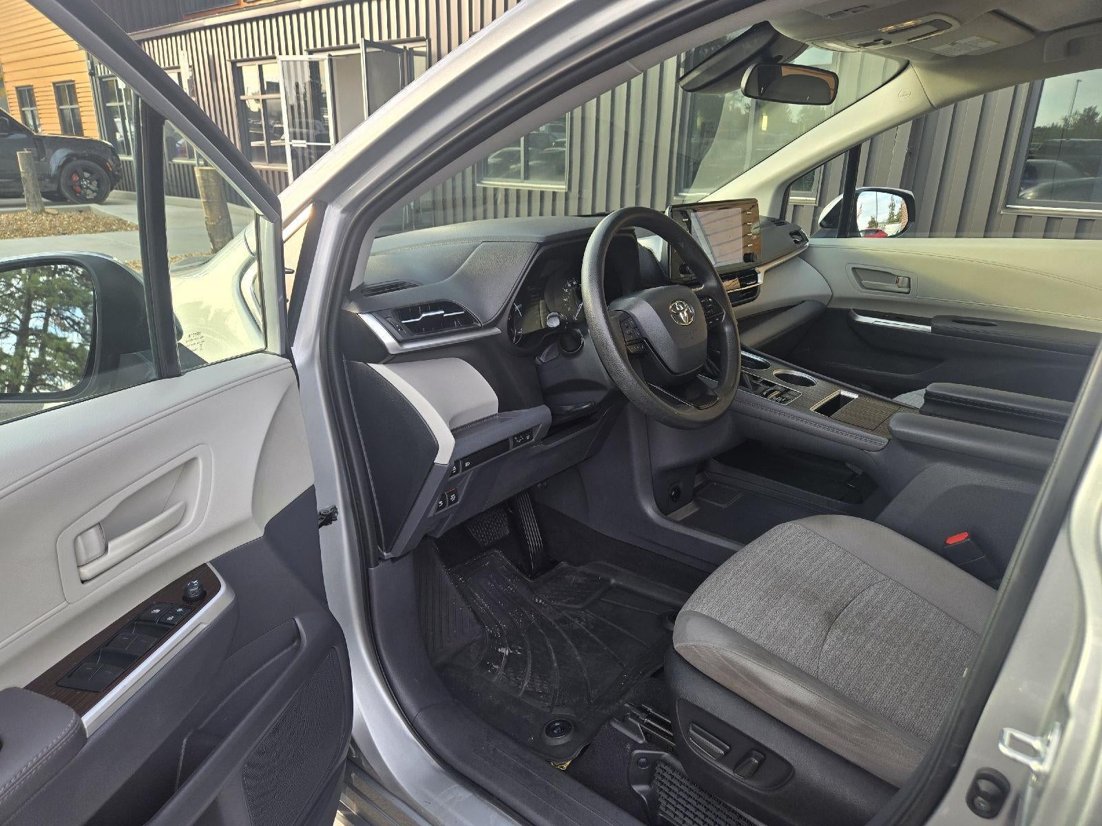 2023 Toyota Sienna LE 8-Passenger