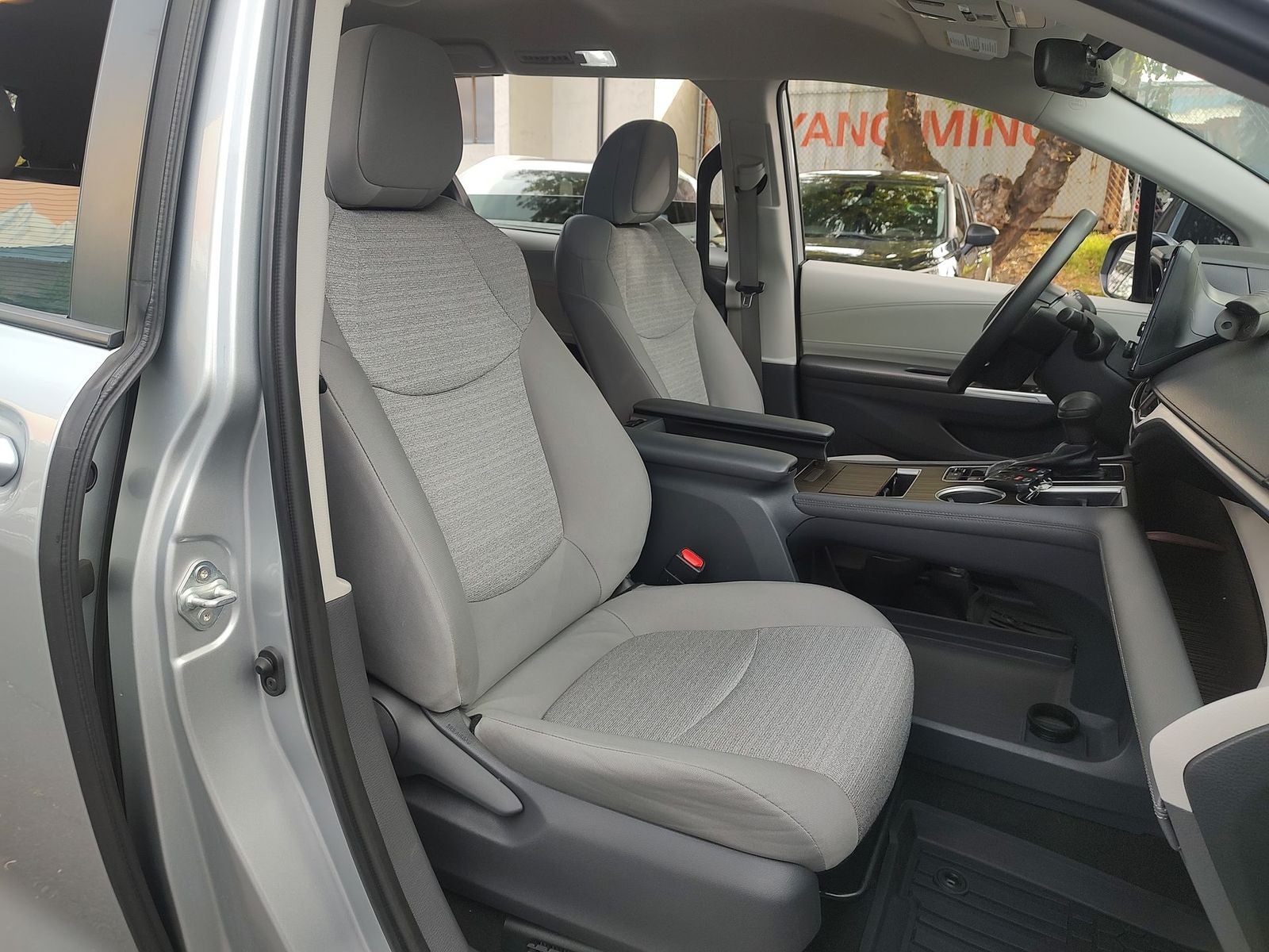 2021 Toyota Sienna LE 8 Passenger