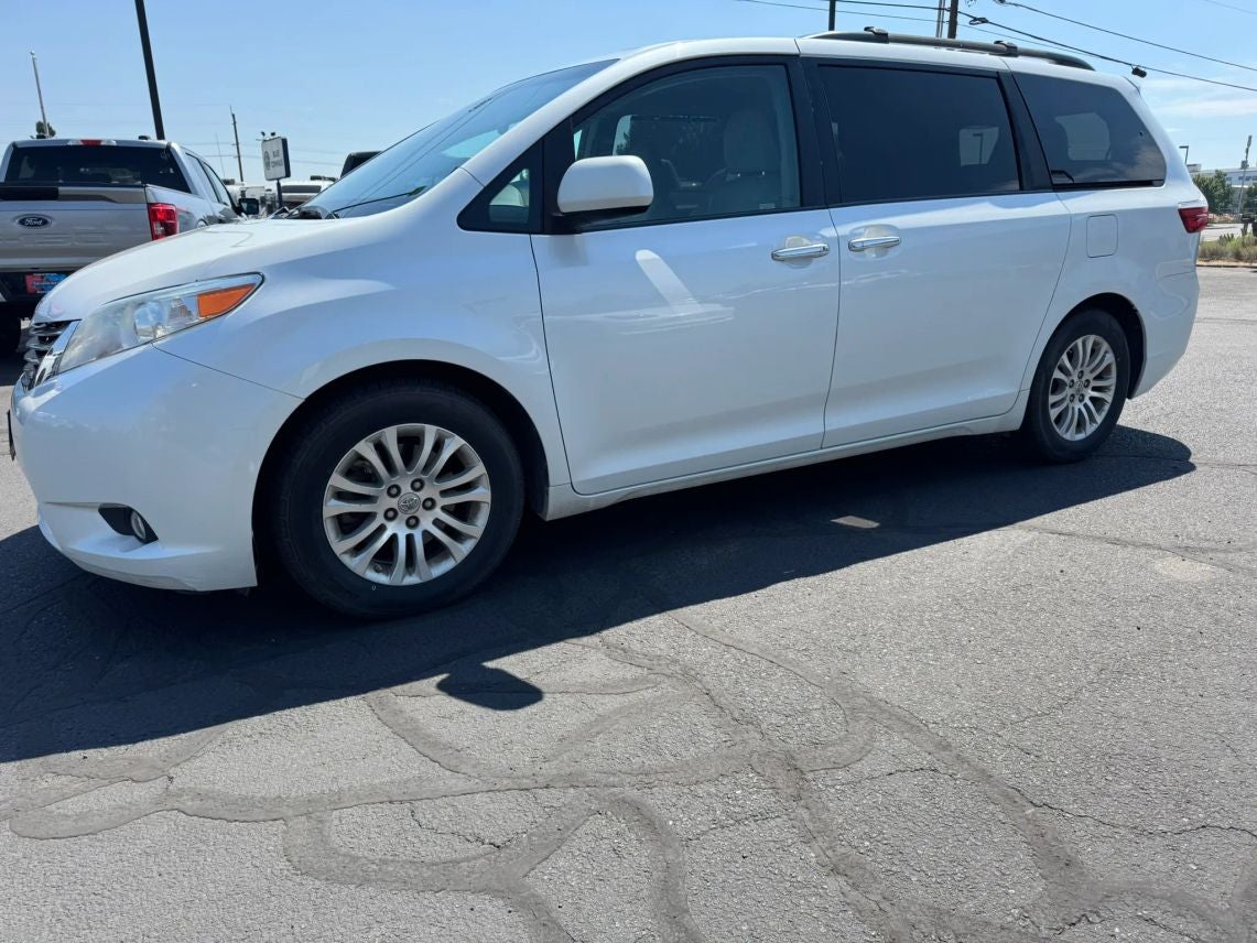 2016 Toyota Sienna XLE Minivan 4D