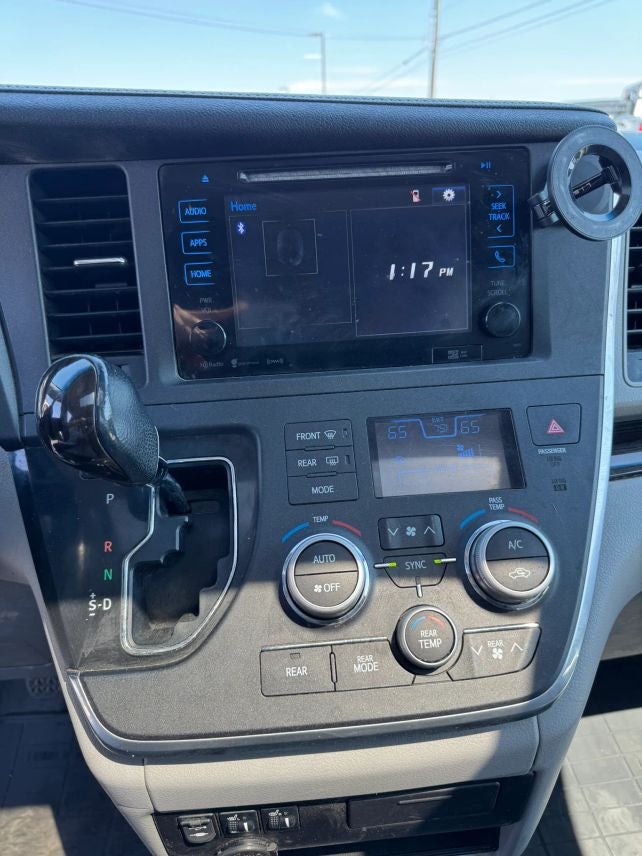 2016 Toyota Sienna XLE Minivan 4D