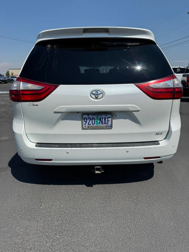 2016 Toyota Sienna XLE Minivan 4D
