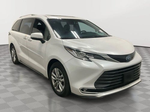 2025 Toyota Sienna Limited Van 4D