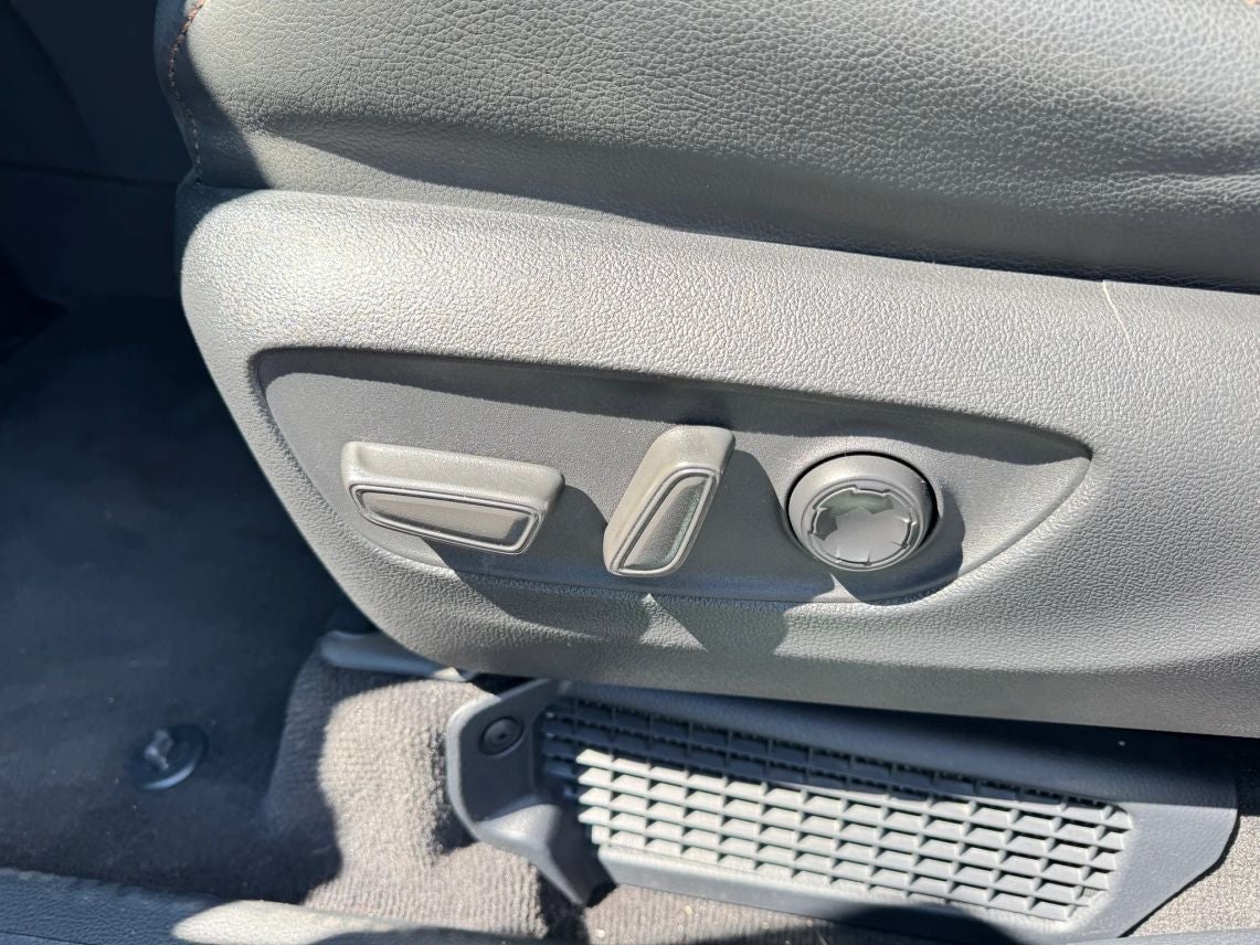 2025 Toyota Sienna Limited Van 4D