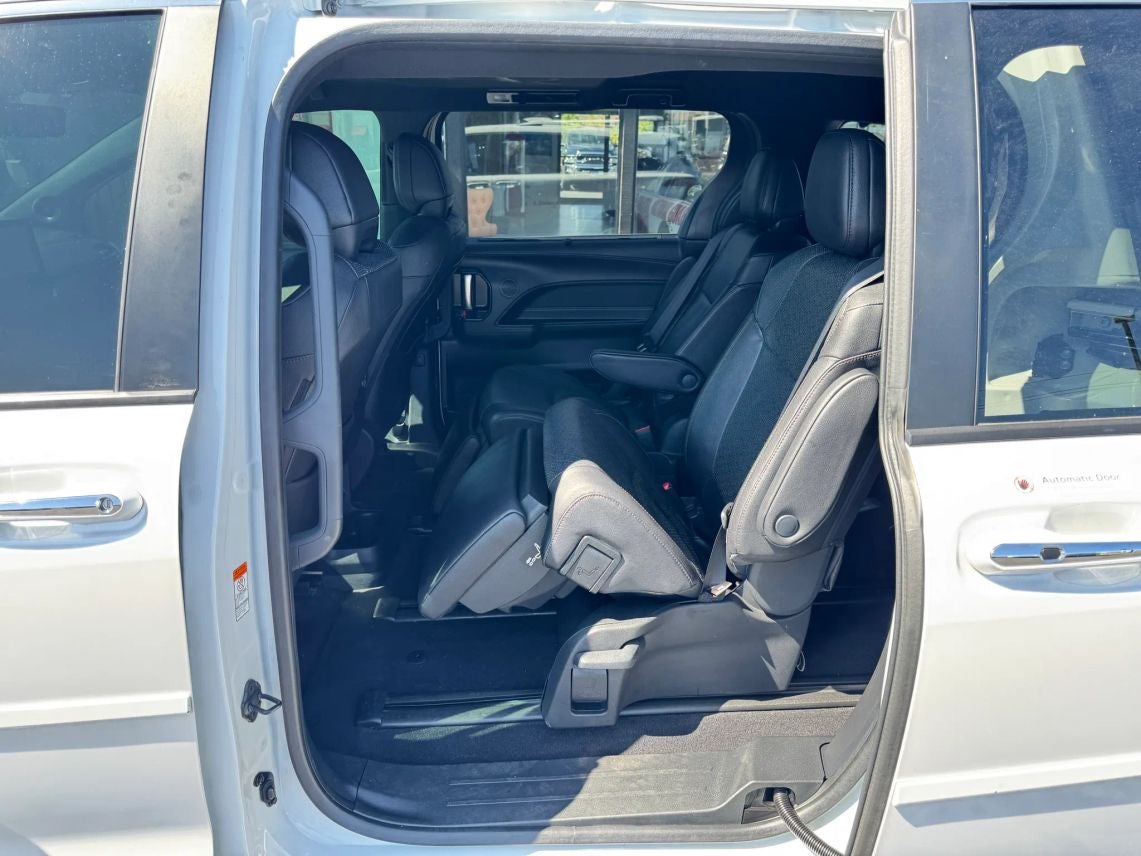 2025 Toyota Sienna Limited Van 4D