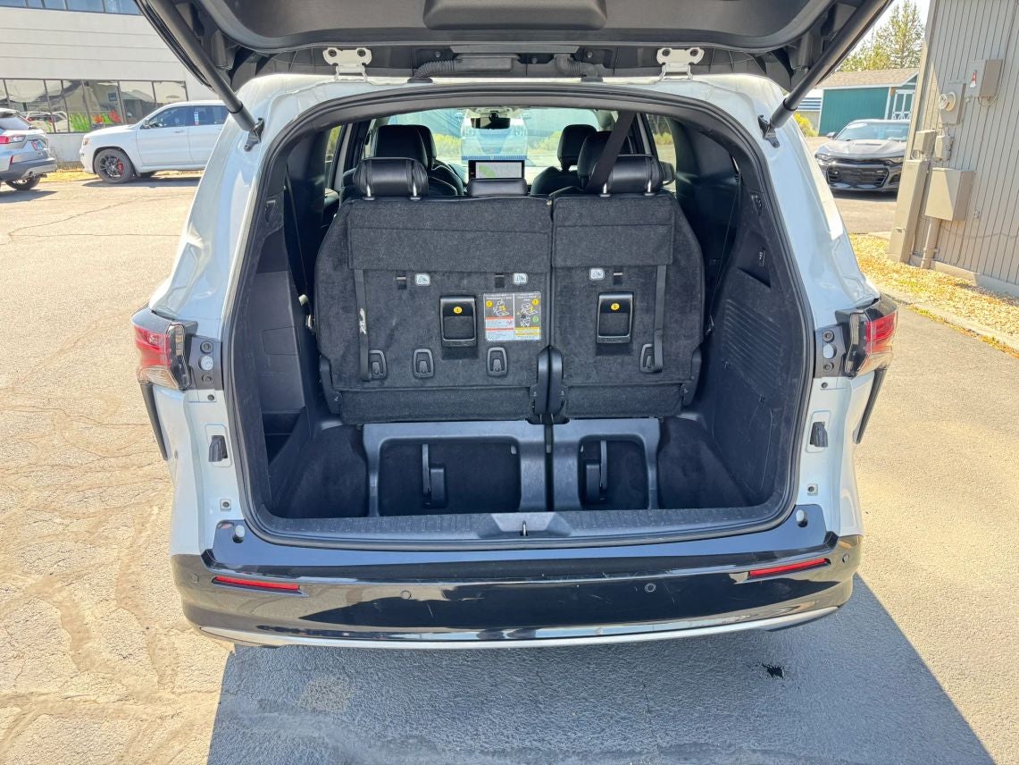 2025 Toyota Sienna Limited Van 4D