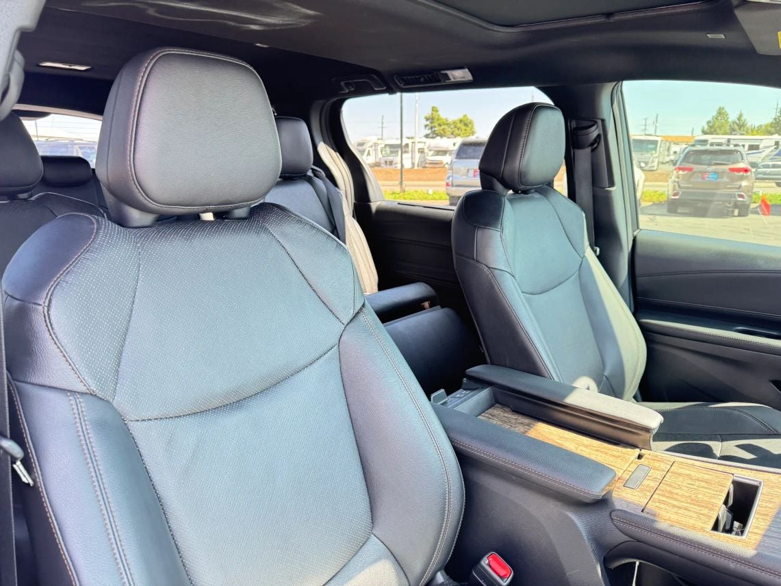 2025 Toyota Sienna Limited Van 4D