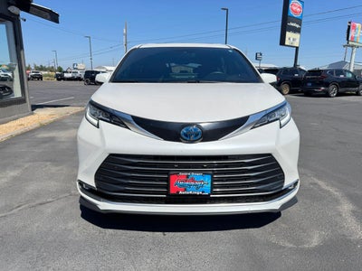 2025 Toyota Sienna Limited Van 4D