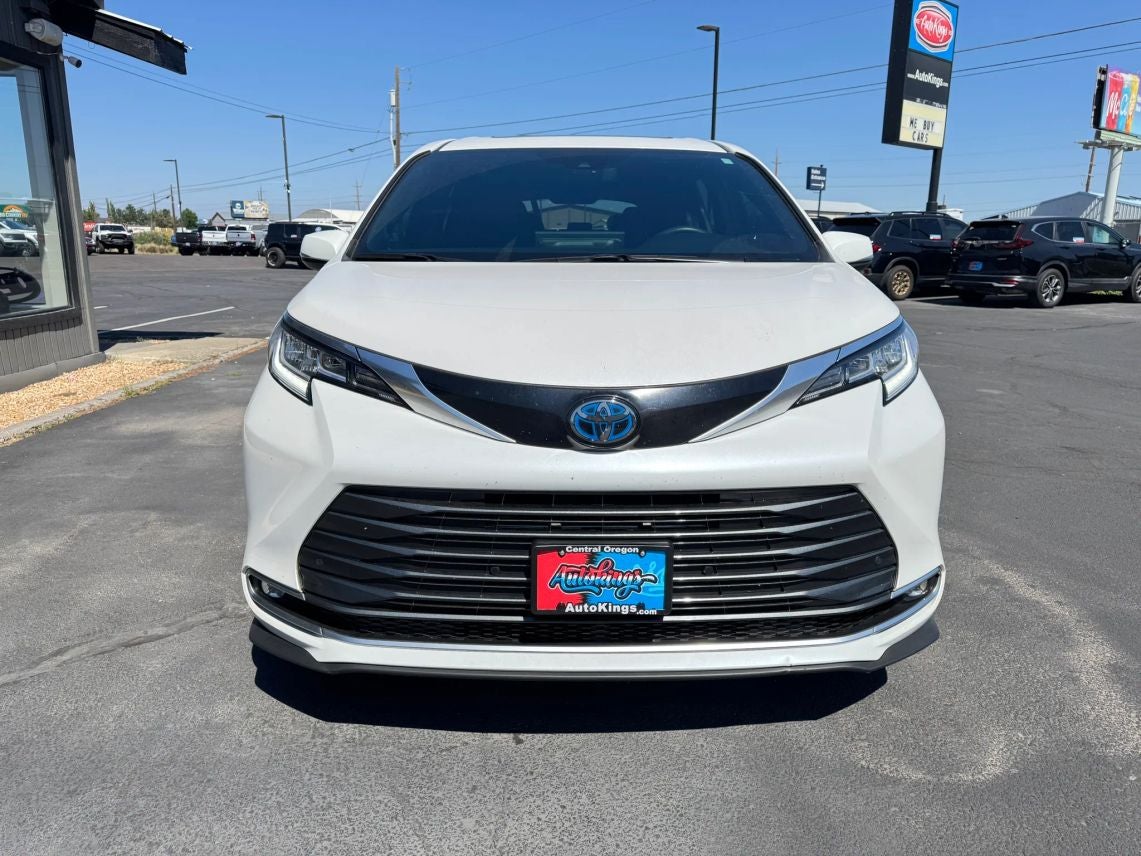 2025 Toyota Sienna Limited Van 4D