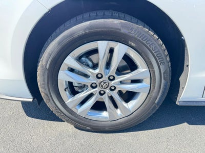 2025 Toyota Sienna Limited Van 4D
