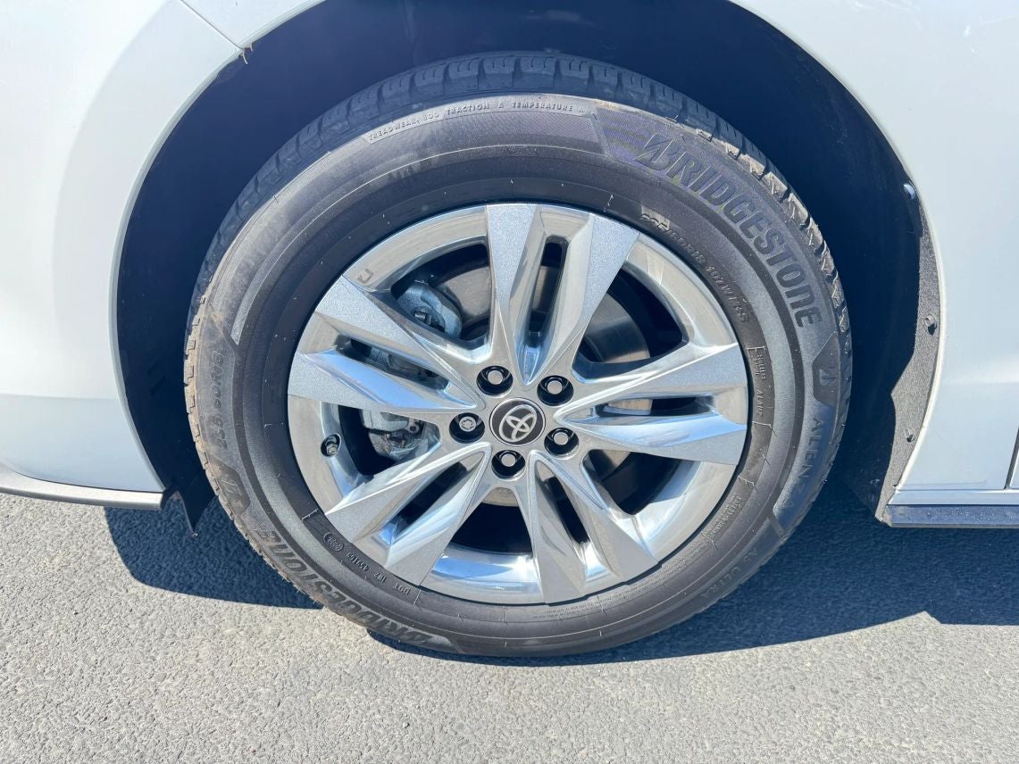 2025 Toyota Sienna Limited Van 4D