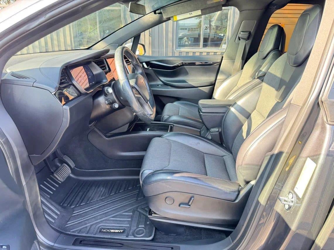 2018 Tesla Model X 75D Sport Utility 4D