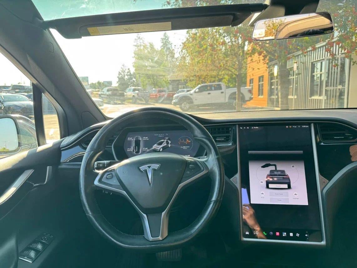 2018 Tesla Model X 75D Sport Utility 4D
