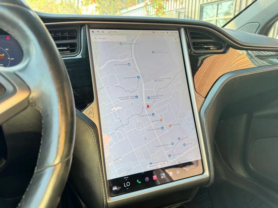 2018 Tesla Model X 75D Sport Utility 4D
