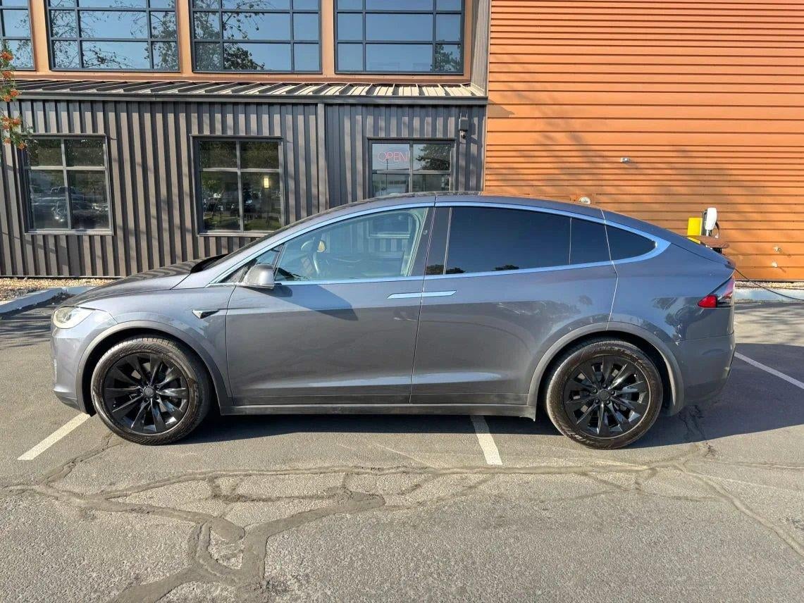 2018 Tesla Model X 75D Sport Utility 4D