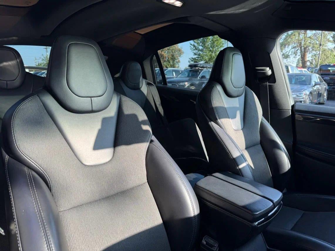 2018 Tesla Model X 75D Sport Utility 4D
