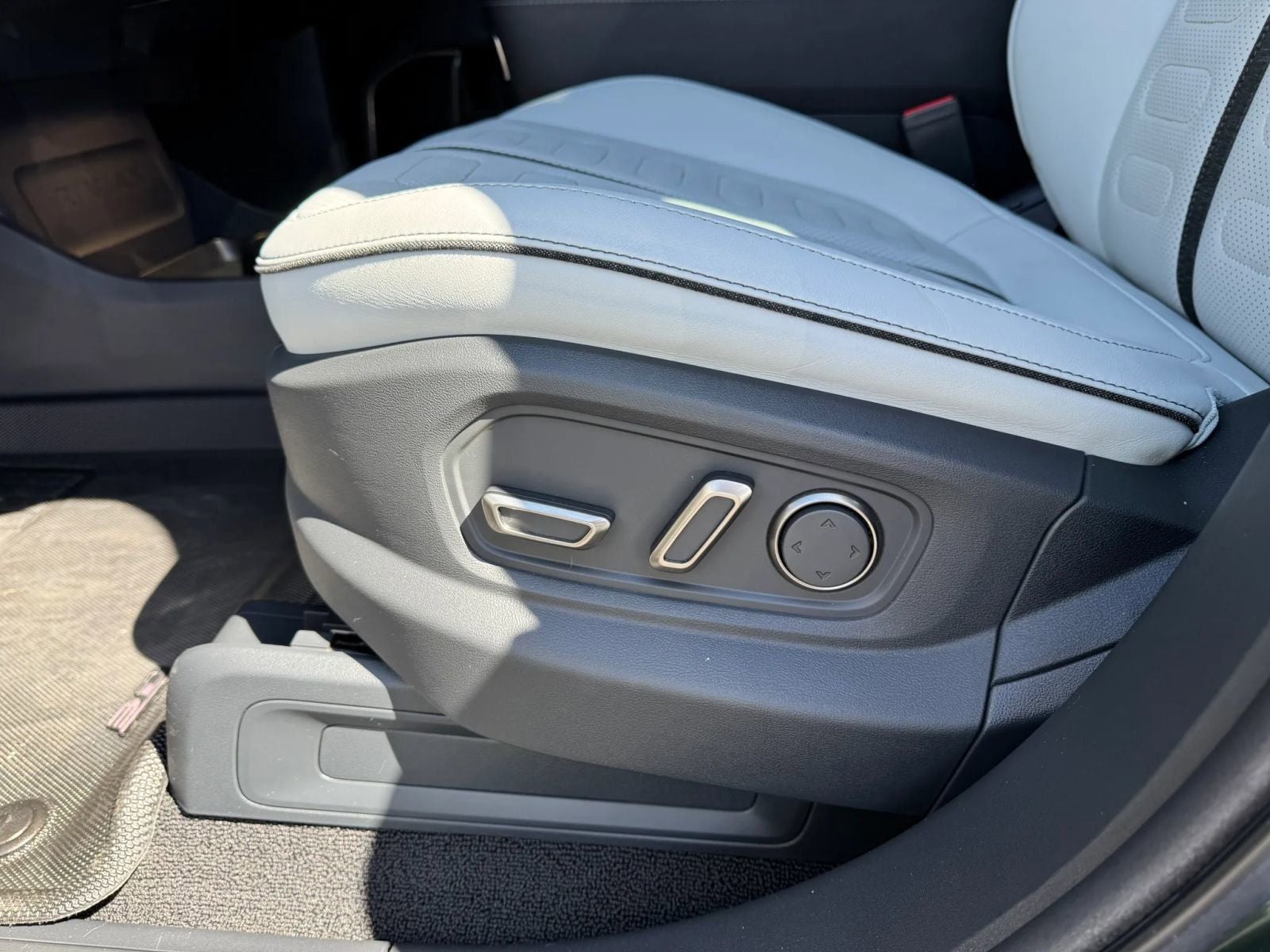 2023 Rivian R1T Adventure