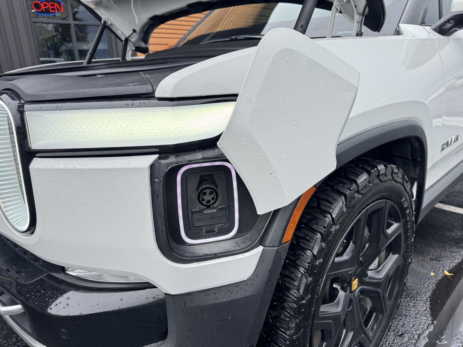 2024 Rivian R1T Adventure