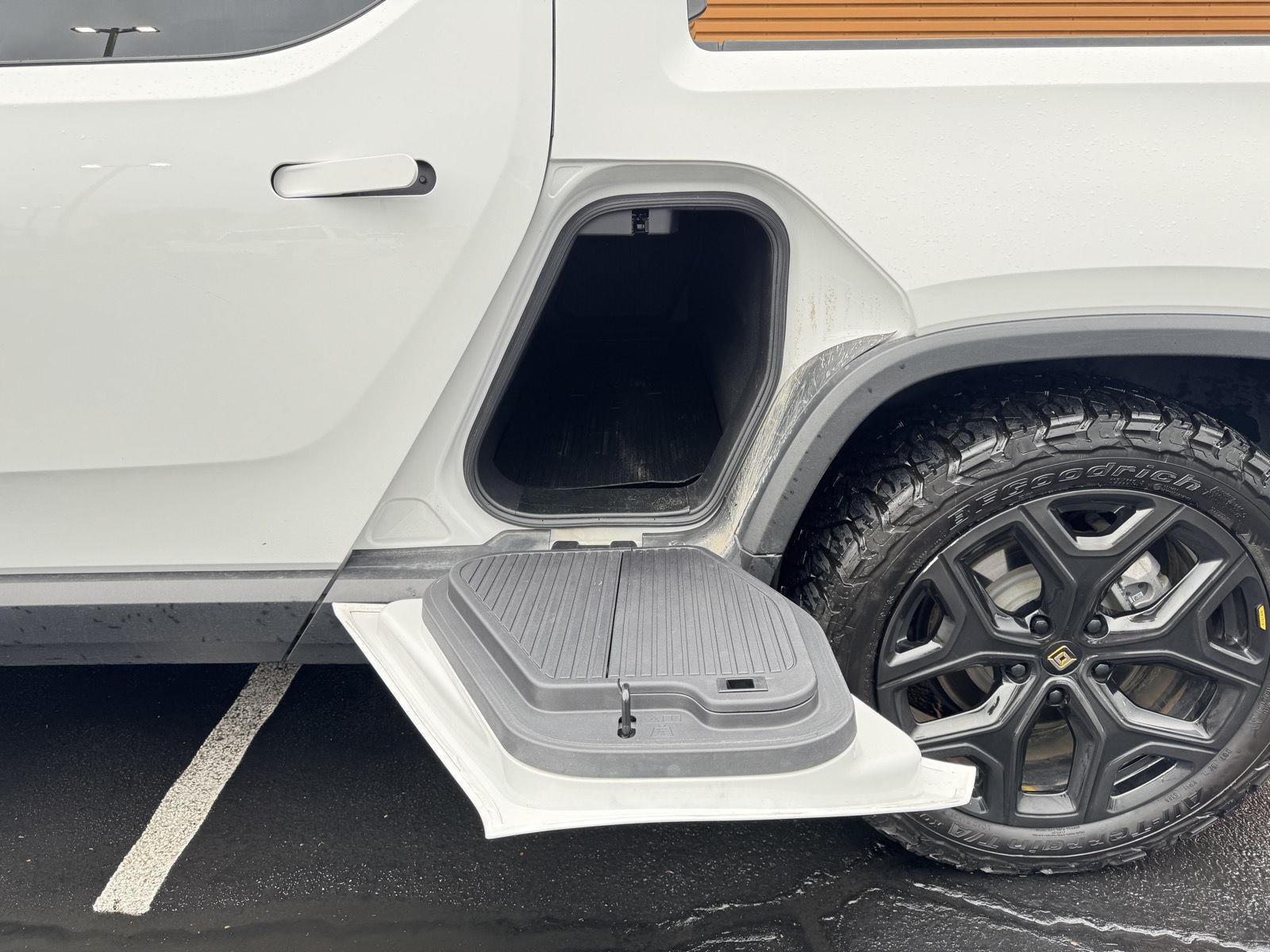 2024 Rivian R1T Adventure