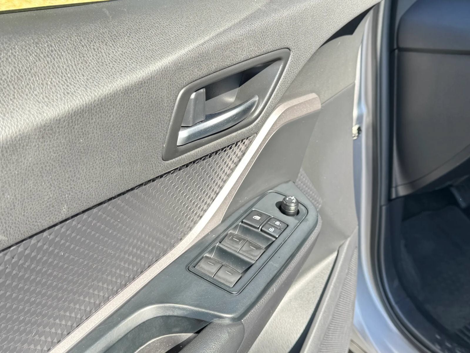 2020 Toyota C-HR LE