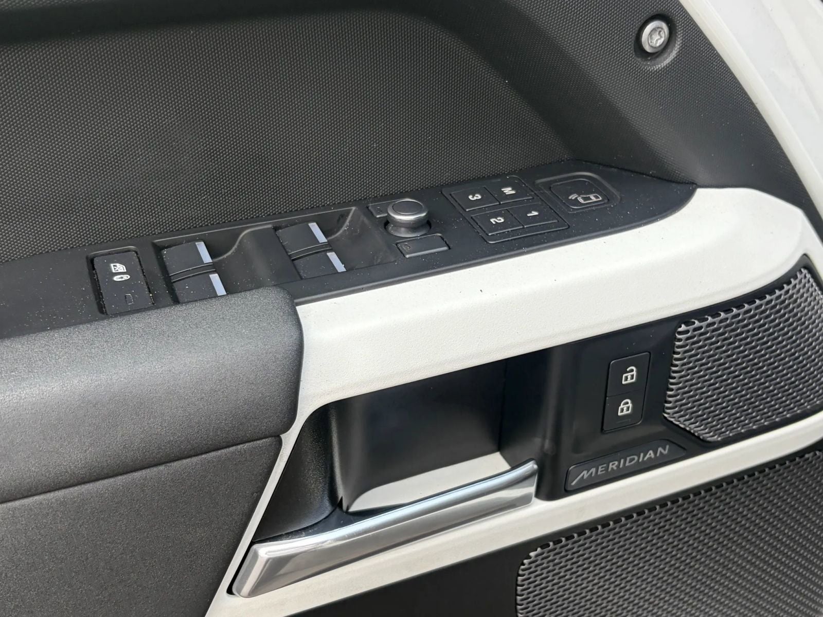 2020 Land Rover Defender 110 SE