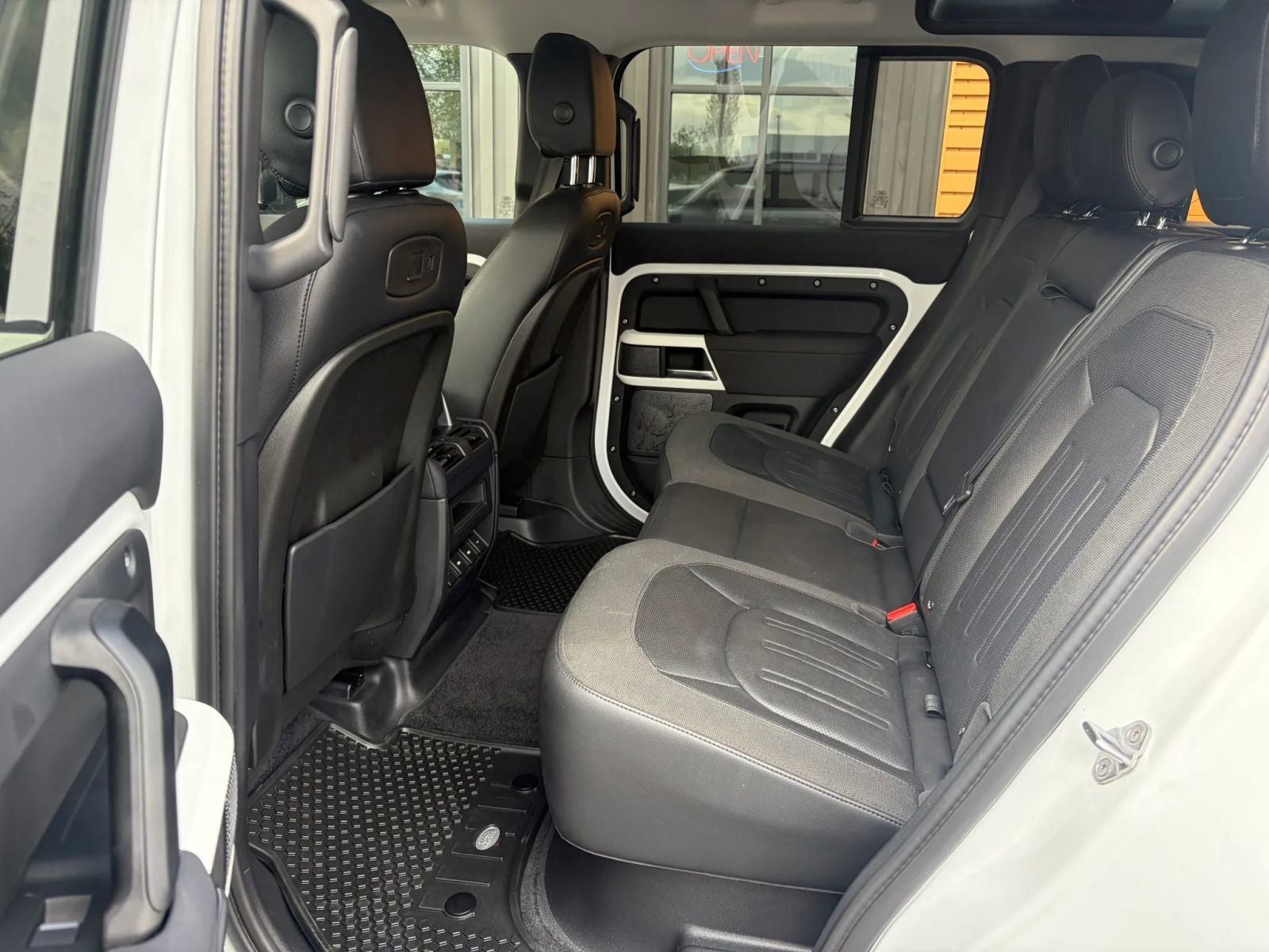 2020 Land Rover Defender 110 SE