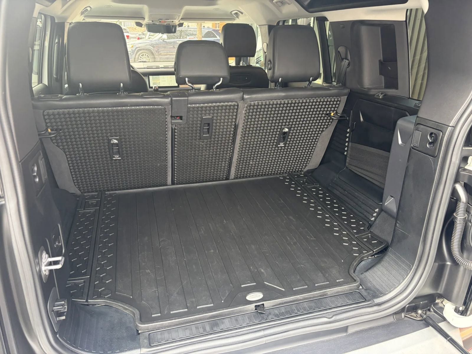 2020 Land Rover Defender 110 SE