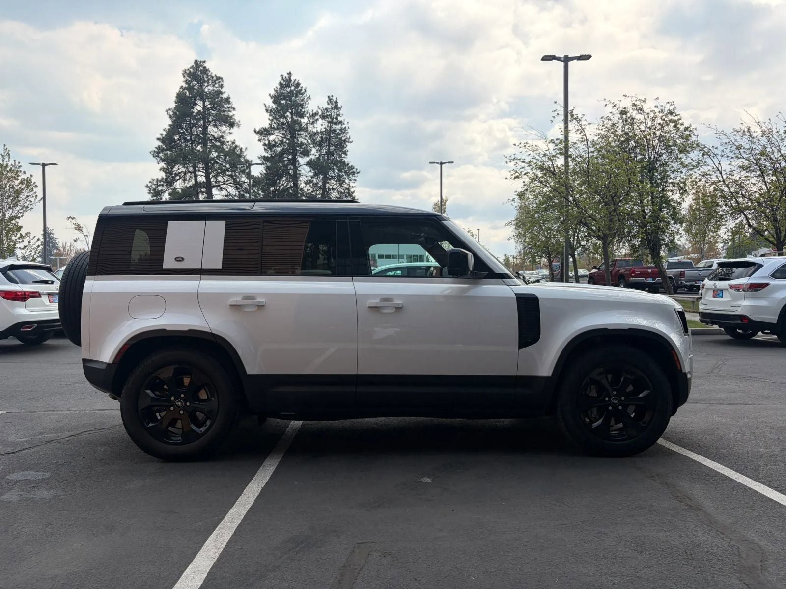 2020 Land Rover Defender 110 SE
