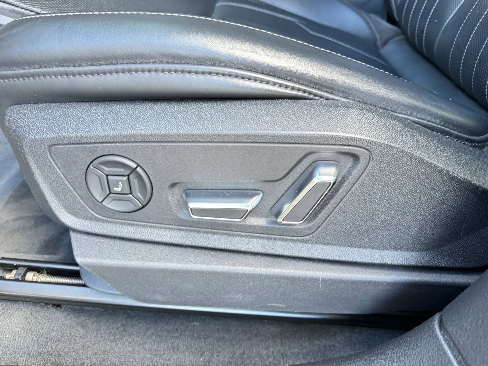 2019 Audi e-tron Prestige quattro