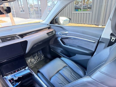 2019 Audi e-tron Prestige quattro