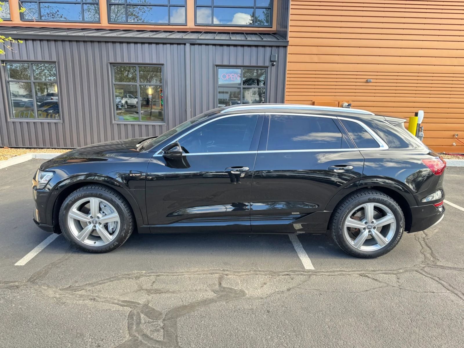 2019 Audi e-tron Prestige quattro