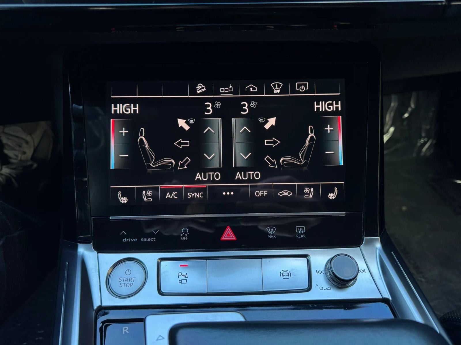 2019 Audi e-tron Prestige quattro
