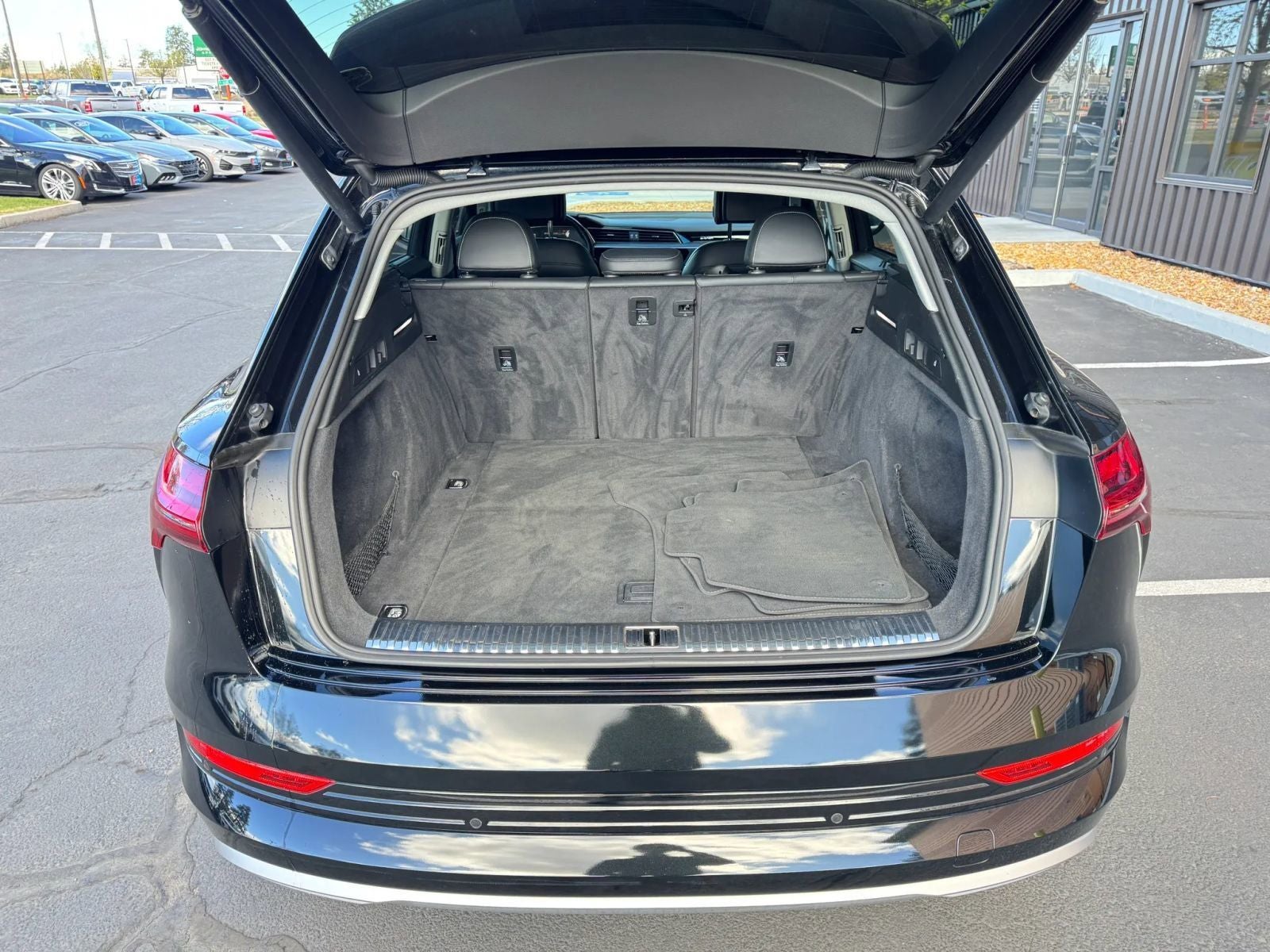 2019 Audi e-tron Prestige quattro