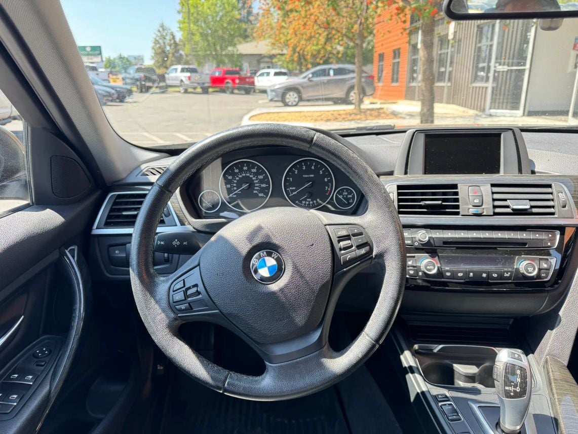 2017 BMW 3 Series 320i xDrive Sedan 4D