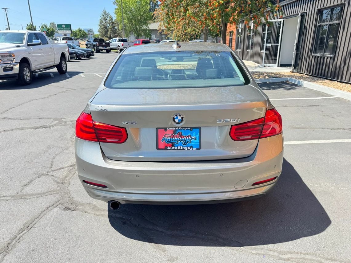2017 BMW 3 Series 320i xDrive Sedan 4D