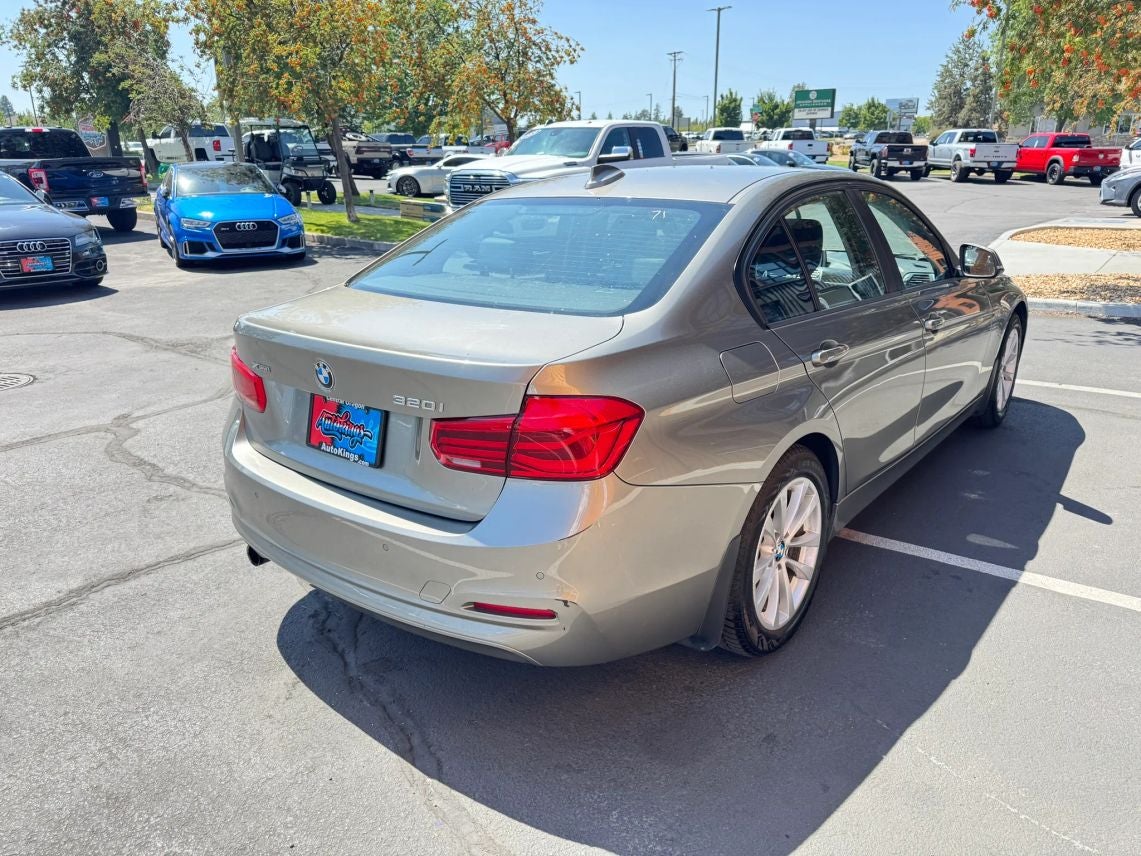 2017 BMW 3 Series 320i xDrive Sedan 4D