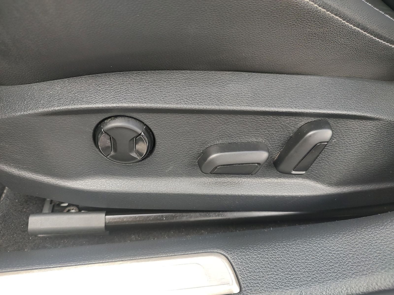 2016 Volkswagen Golf R DCC & Navigation 4Motion 4Motion