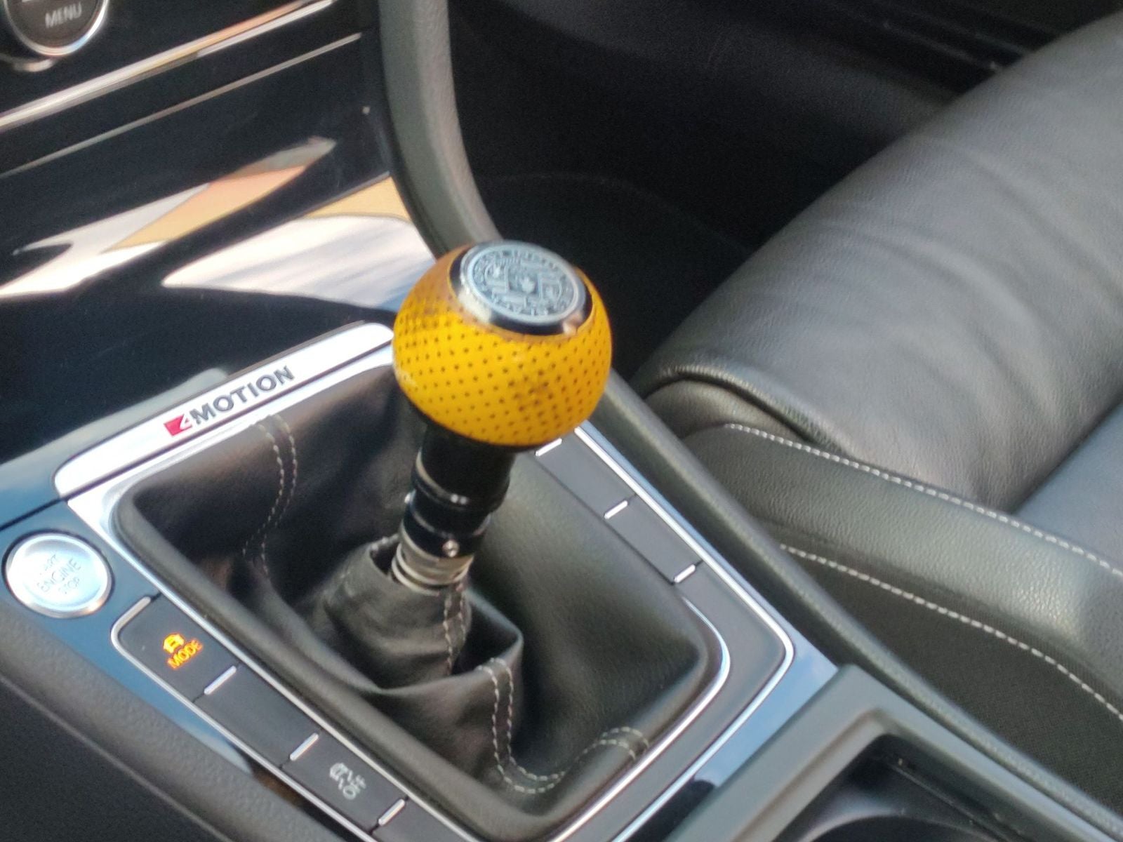 2016 Volkswagen Golf R DCC & Navigation 4Motion 4Motion