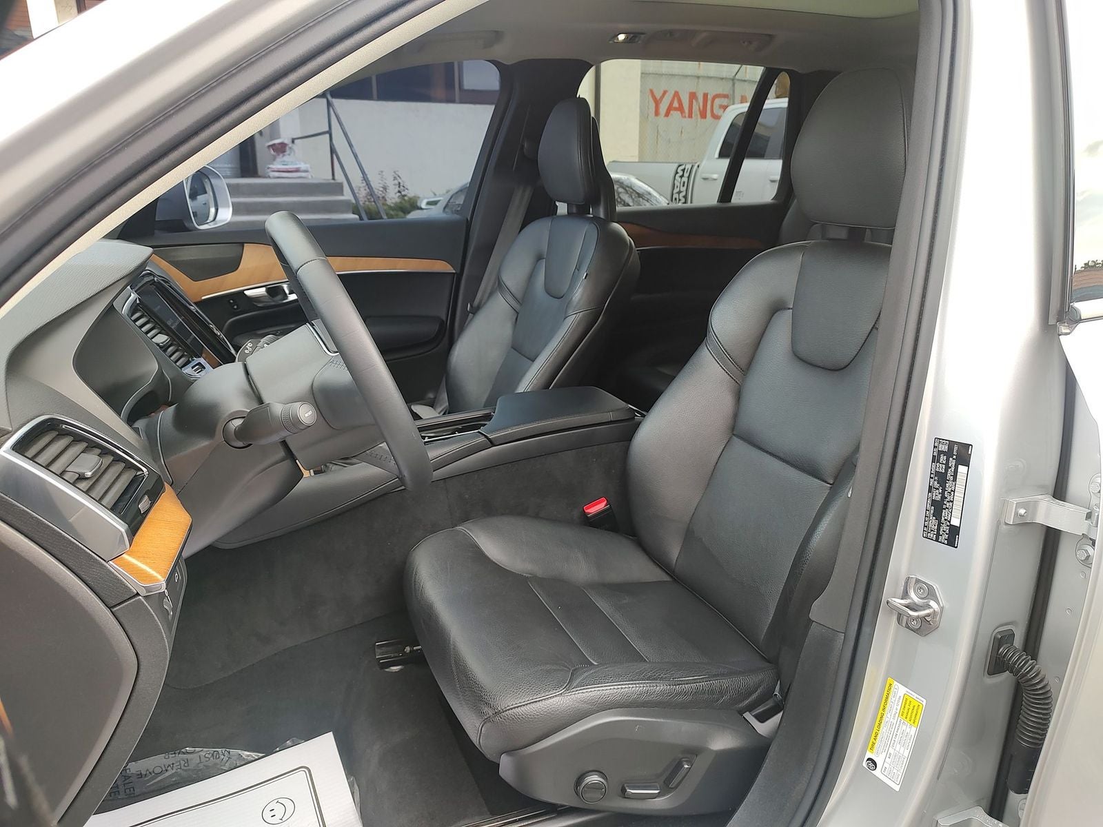 2022 Volvo XC90 T5 Momentum