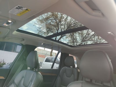 2022 Volvo XC90 T5 Momentum